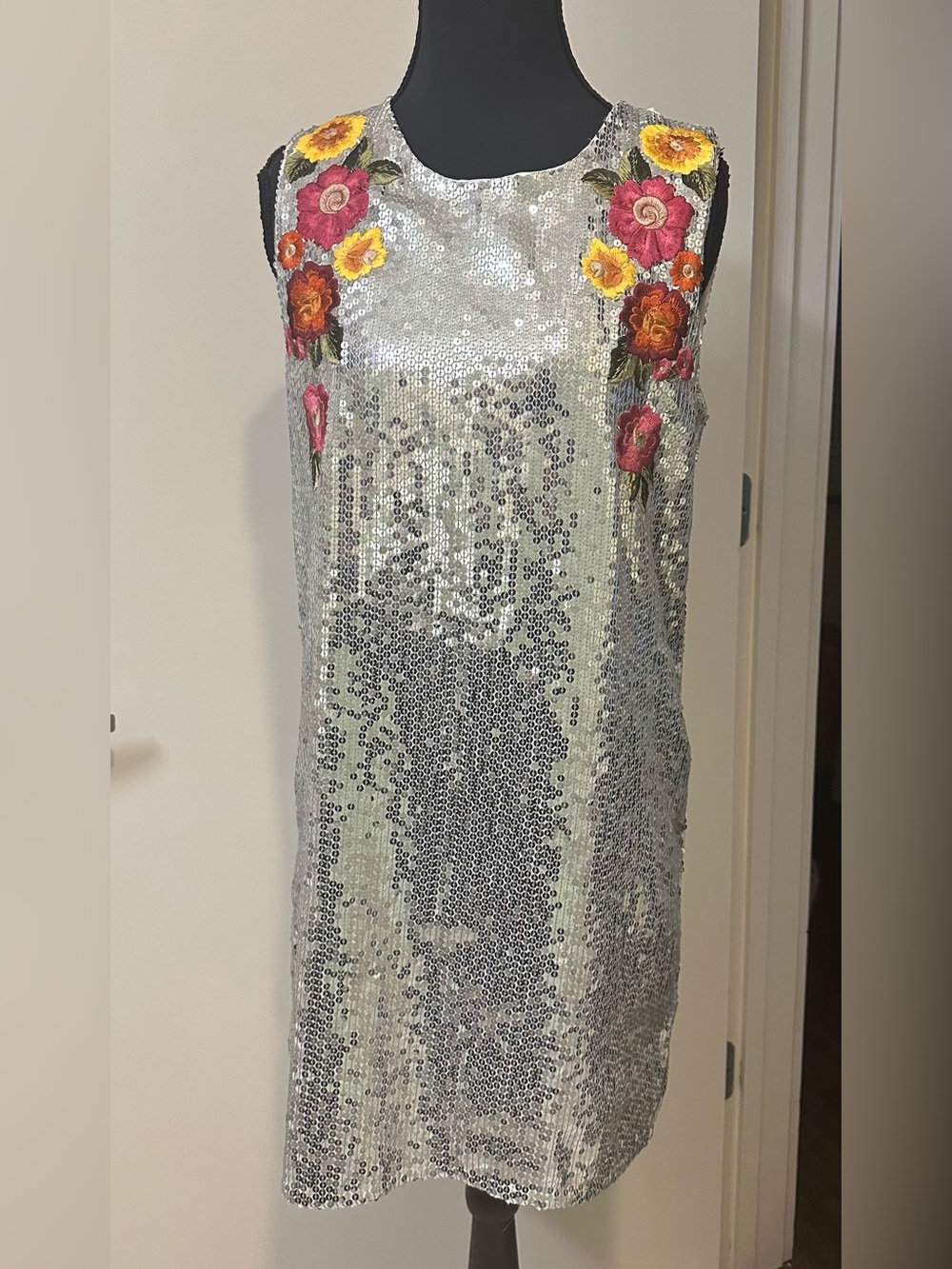 Anthropologie Varun Bahl Sequin Shift Dress in Silver. Size S - Picture 4 of 16